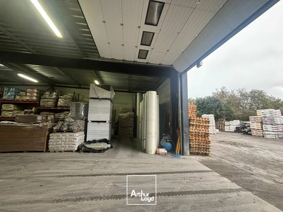 À LOUER  Local d'activité de 575 m² sur foncier de 2 141 m²  ZAC Belle Place  La Roche-sur-Yon (85)