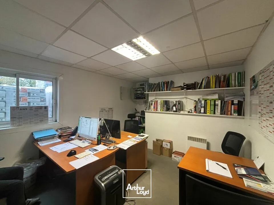 À LOUER  Local d'activité de 575 m² sur foncier de 2 141 m²  ZAC Belle Place  La Roche-sur-Yon (85)