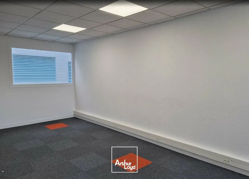 GRAND POITIERS FUTUROSCOPE - BUREAUX DE 42M² - PARKING EXTERIEUR