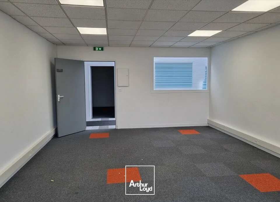 GRAND POITIERS FUTUROSCOPE - BUREAUX DE 42M² - PARKING EXTERIEUR