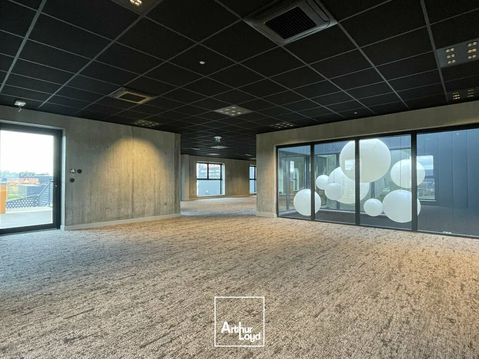 A LOUER - MONTIVILLIERS - BUREAUX - 454 m2 - NEUF