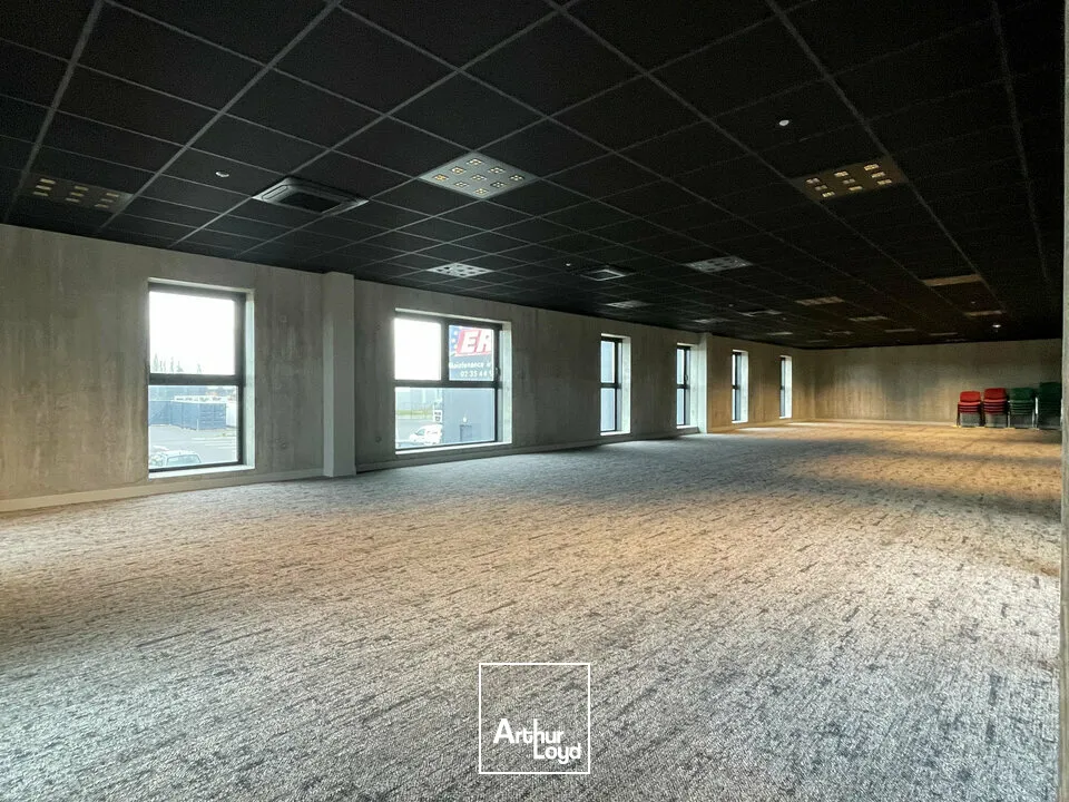 A LOUER - MONTIVILLIERS - BUREAUX - 454 m2 - NEUF