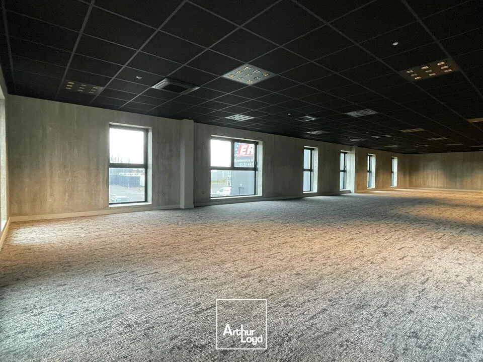A LOUER - MONTIVILLIERS - BUREAUX - 454 m2 - NEUF
