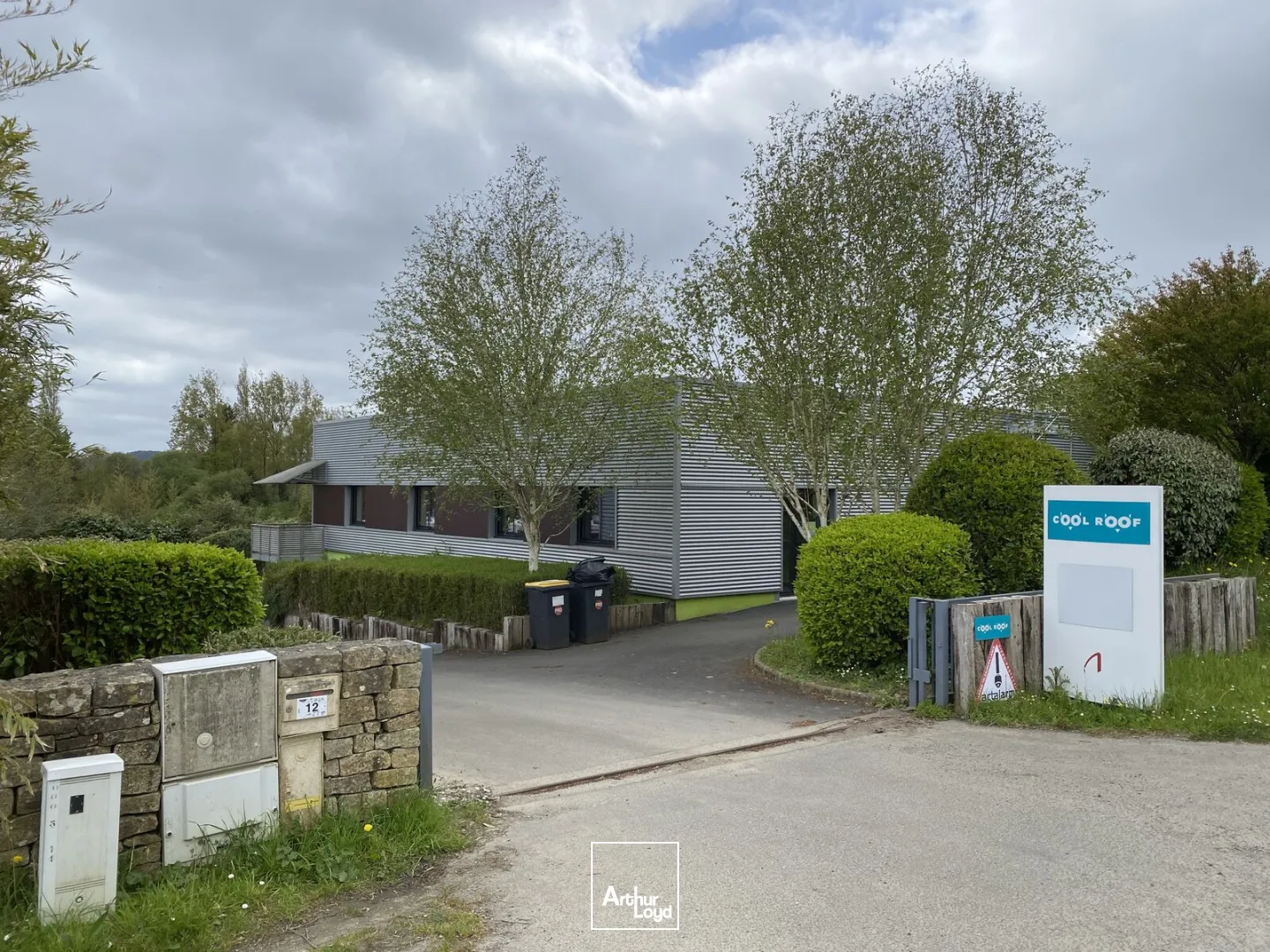 A VENDRE A LOUER IMMEUBLE DE BUREAUX LE FAOU