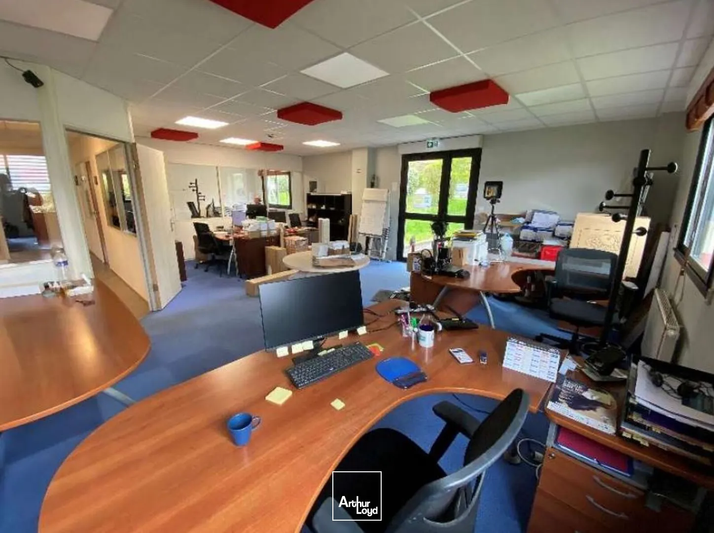 A VENDRE A LOUER IMMEUBLE DE BUREAUX LE FAOU