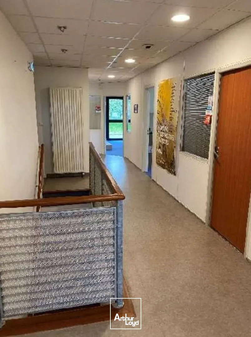 A VENDRE A LOUER IMMEUBLE DE BUREAUX LE FAOU