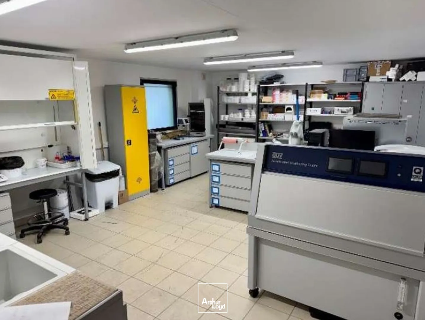 A VENDRE A LOUER IMMEUBLE DE BUREAUX LE FAOU