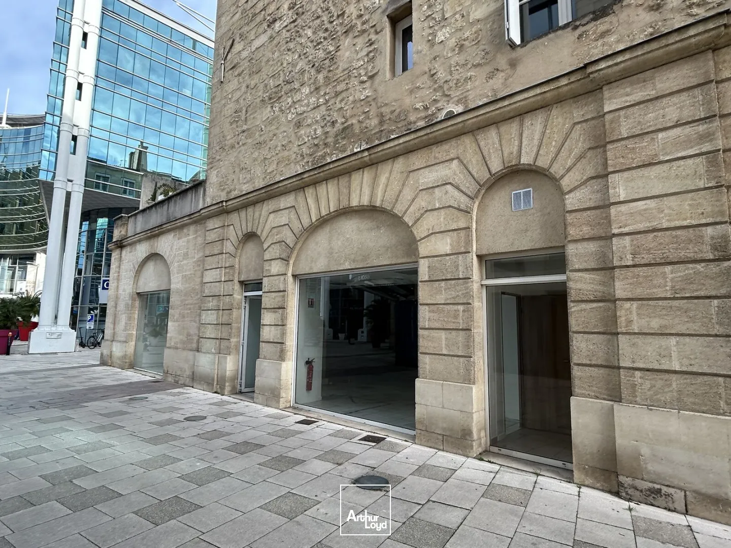 À louer au coeur des Chartrons à Bordeaux local commercial de 150 m²