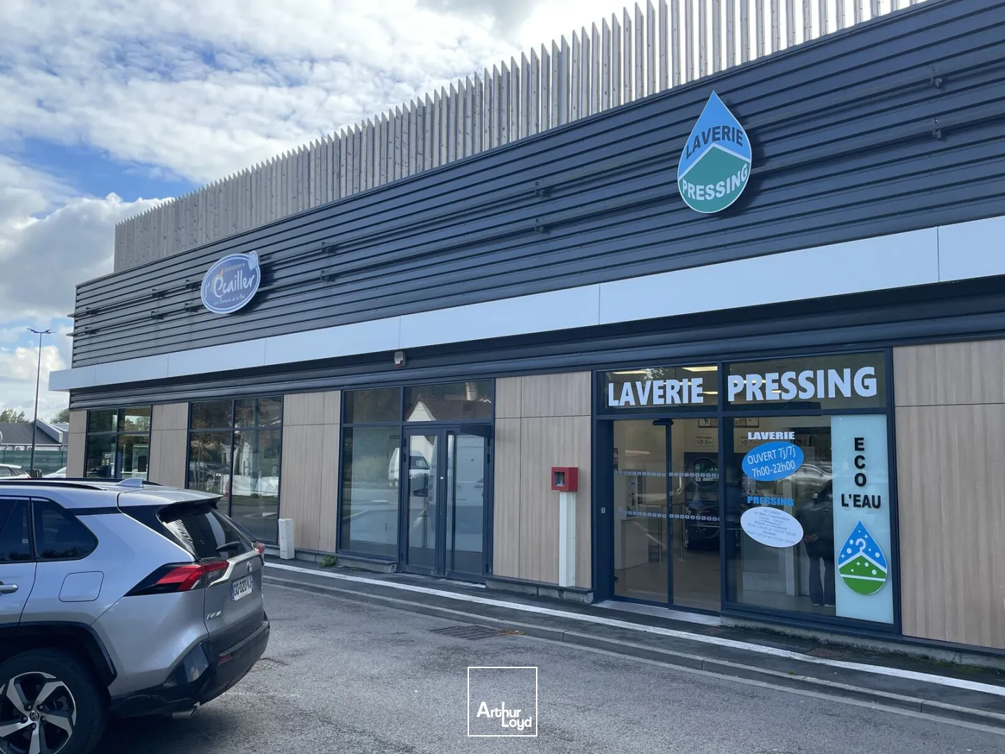 Locaux commerciaux à louer Cucq - Cellules de 75 m² et 242 m² en zone commerciale avec belle vitrine