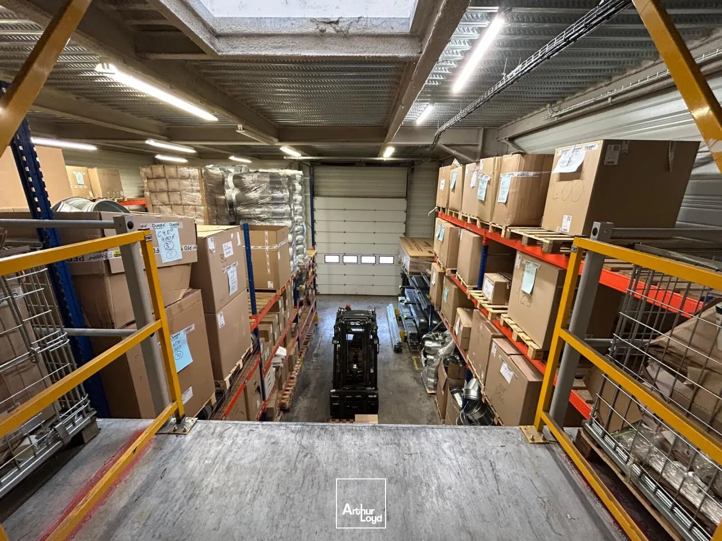 Locaux d'activité avec possibilité de vente au comptoir pour les professionnels