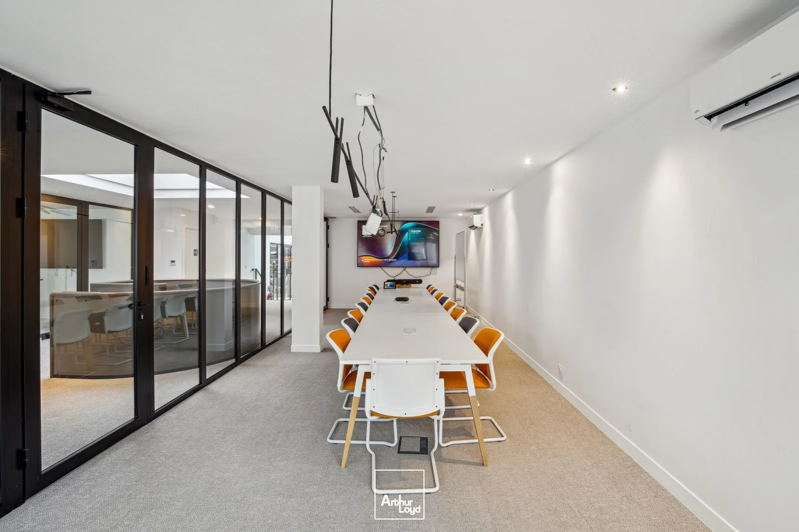 Loft industriel à vendre avec terrasse privative à Courbevoie