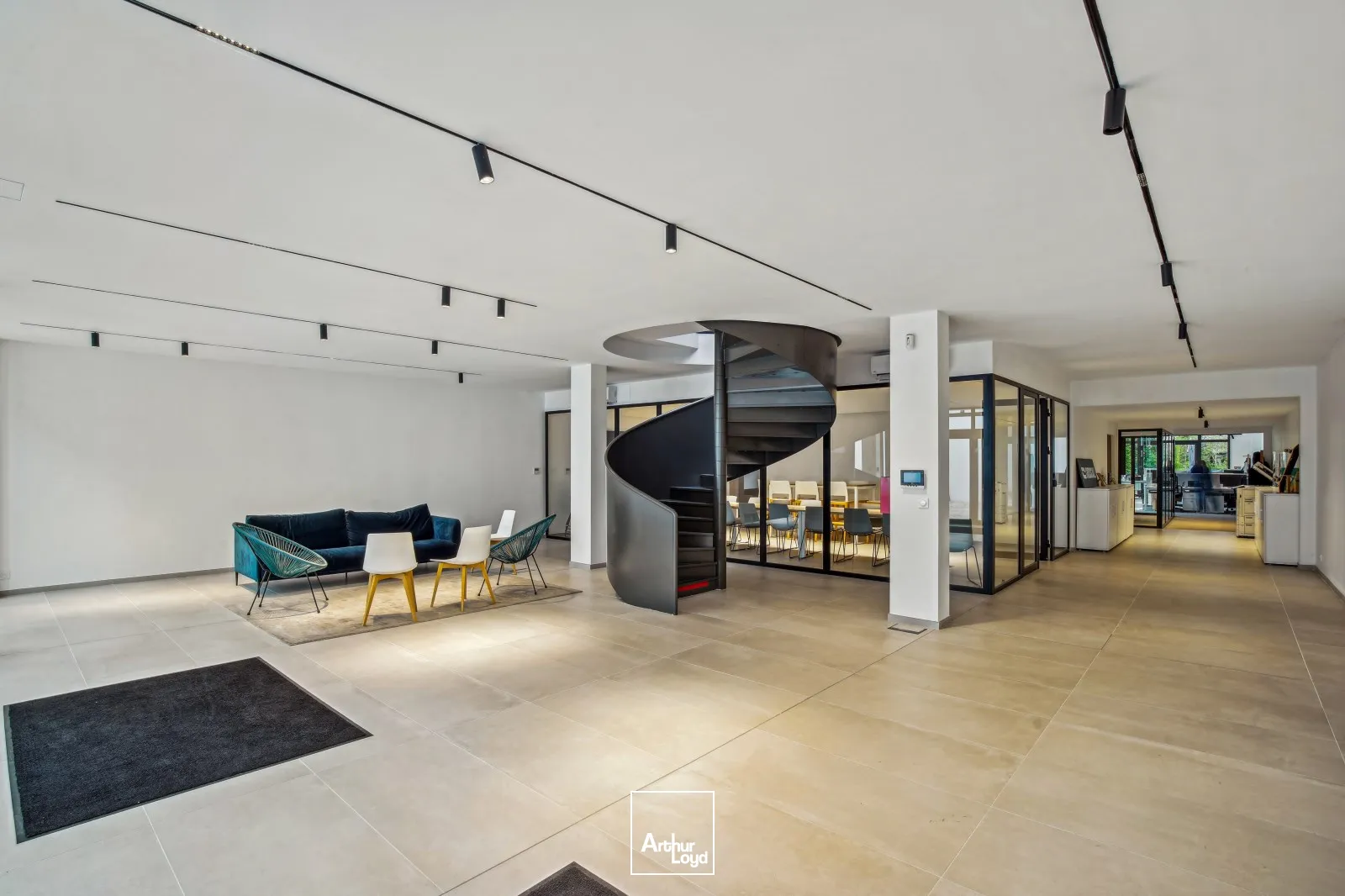 Loft industriel à vendre avec terrasse privative à Courbevoie