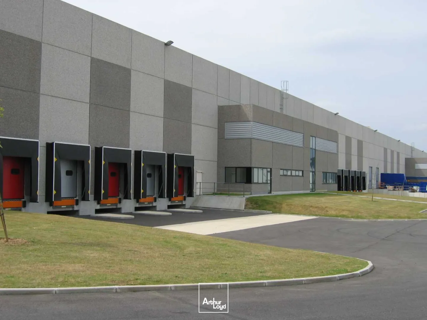 Entrepôts à louer à Marly-la-Ville - 5 100 m² à 15 200 m² - ICPE multiples - accessibilité optimale