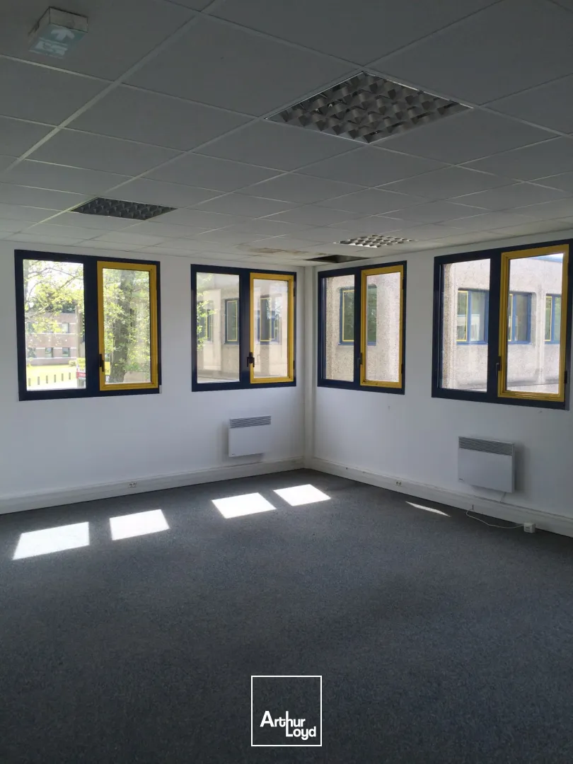 Bureaux à louer à Villeneuve d'Ascq - Espaces modulables avec parkings et services de proximité