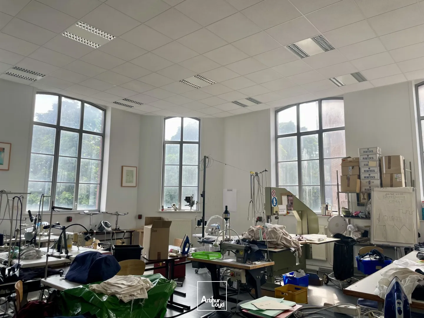 Bureaux lumineux et modulables à louer dans un immeuble sécurisé avec cahet et accessible - Zone Franche de Roubaix