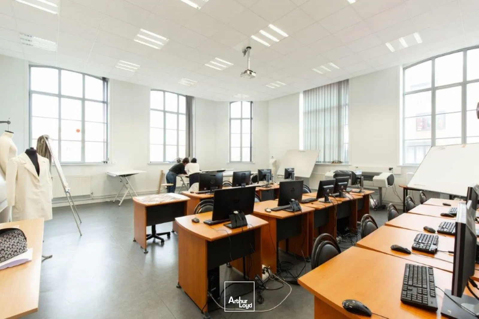 Bureaux lumineux et modulables à louer dans un immeuble sécurisé avec cahet et accessible - Zone Franche de Roubaix