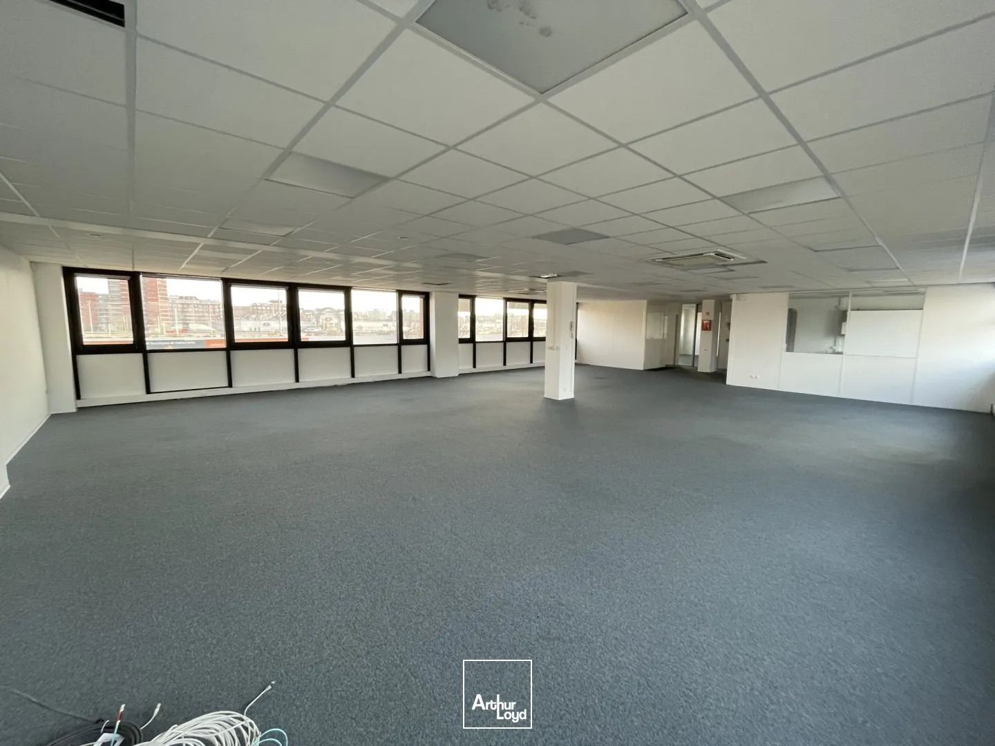 Bureaux à louer à Villeneuve d'Ascq - Secteur Heron Parc/ Auchan V2. Bureaux au loyer attractif avec de nombreux parkings à disposition sur le site ! 