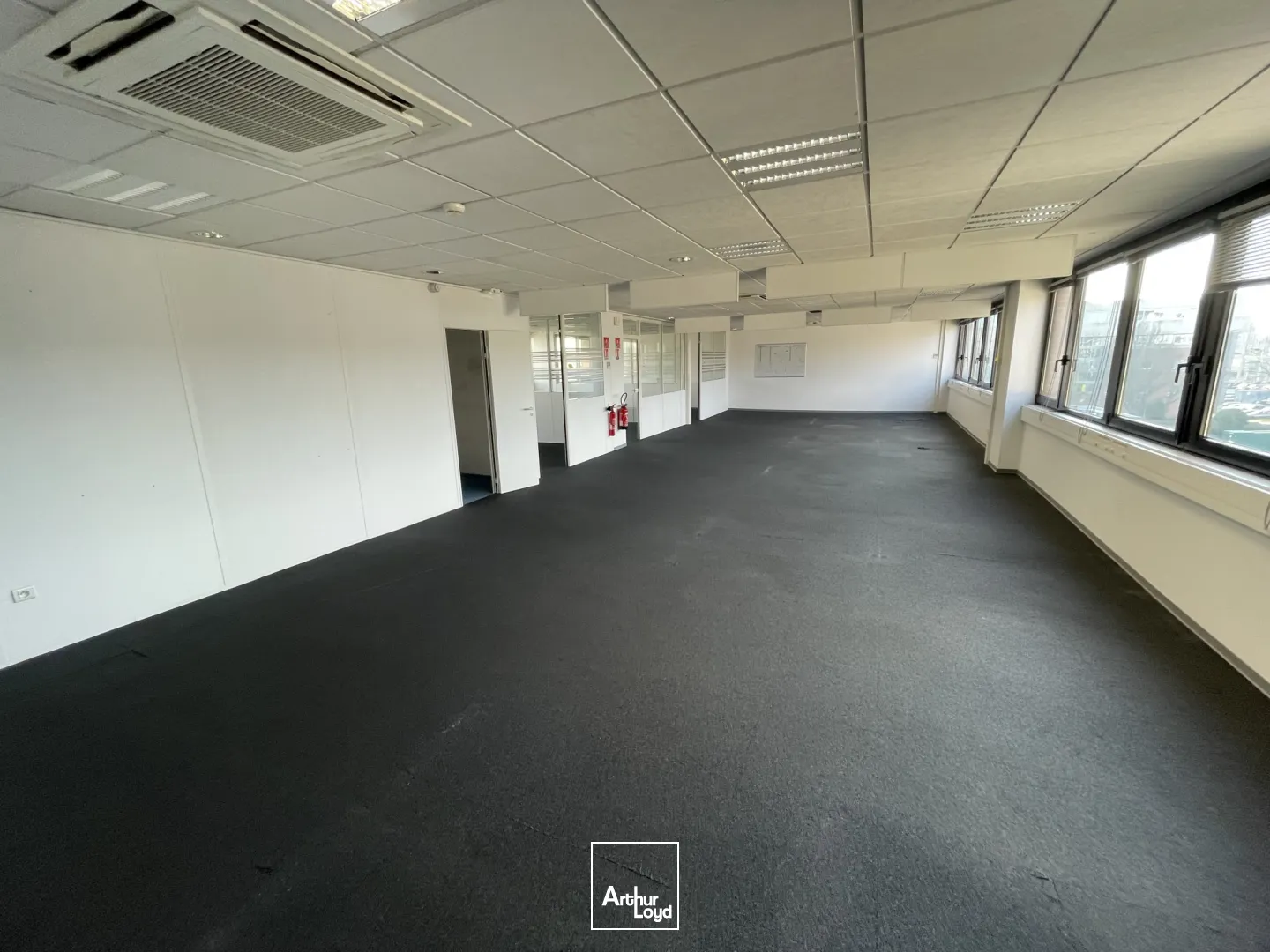 Bureaux à louer à Villeneuve d'Ascq - Secteur Heron Parc/ Auchan V2. Bureaux au loyer attractif avec de nombreux parkings à disposition sur le site ! 