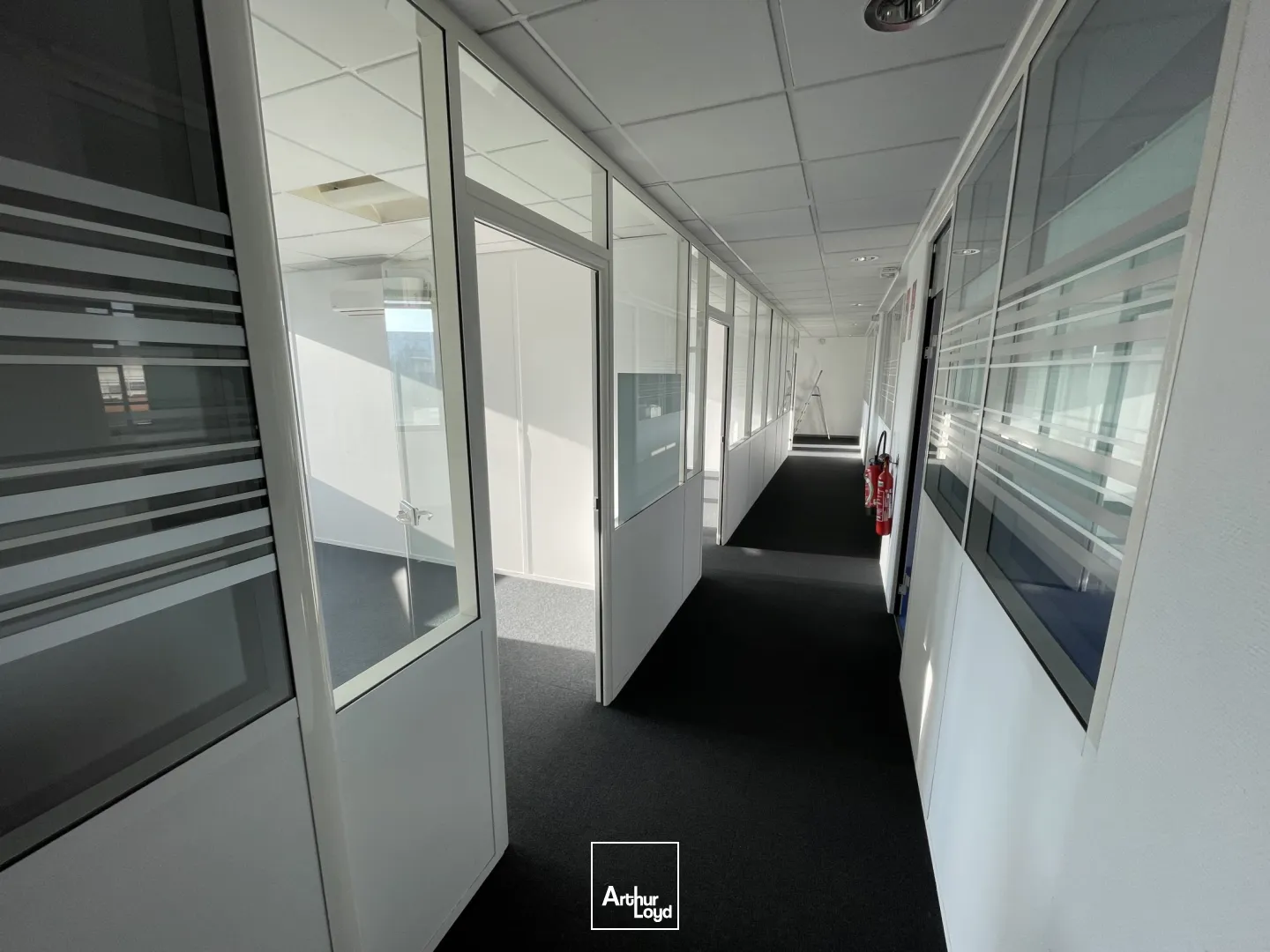 Bureaux à louer à Villeneuve d'Ascq - Secteur Heron Parc/ Auchan V2. Bureaux au loyer attractif avec de nombreux parkings à disposition sur le site ! 