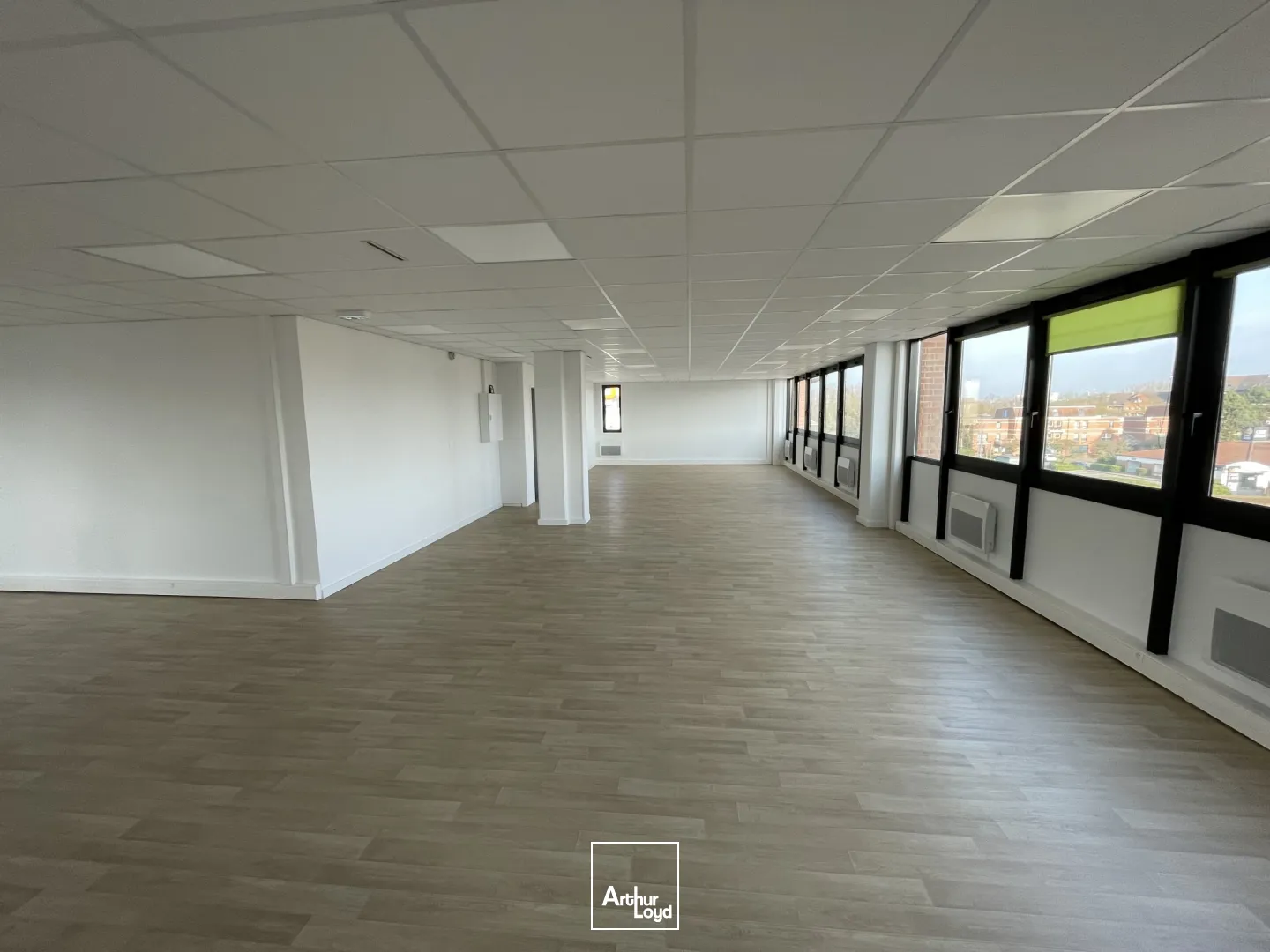 Bureaux à louer à Villeneuve d'Ascq - Secteur Heron Parc/ Auchan V2. Bureaux au loyer attractif avec de nombreux parkings à disposition sur le site ! 