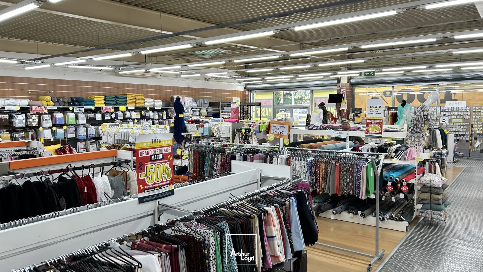 530m2 A LOUER ZONE DE NOYELLES GODAULT