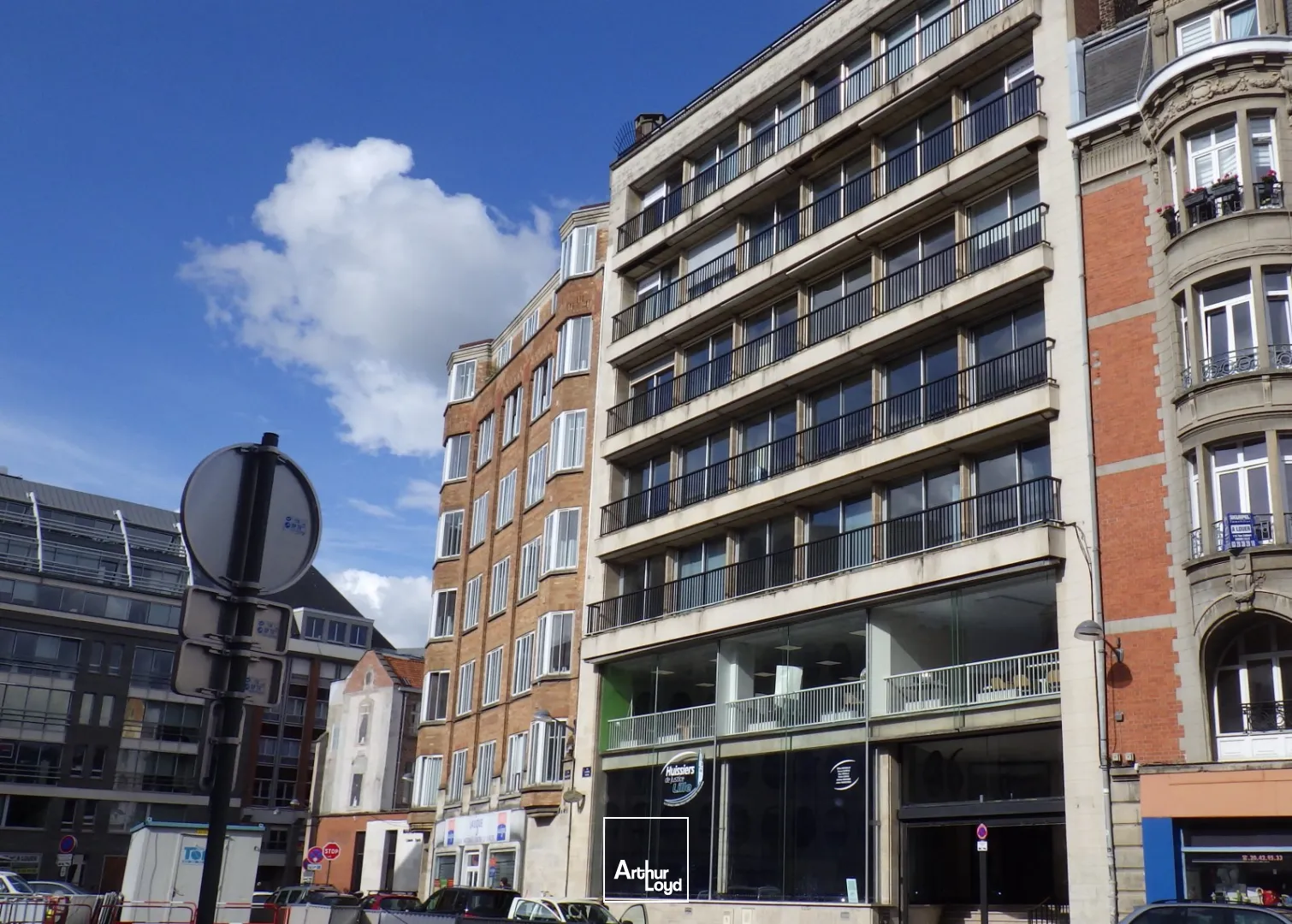 Cet immeuble de bureaux bénéficie d'un environnement de qualité au coeur du Centre-Ville de Lille, à proximité des commerces et services, surface d'environ 200m2 lumineuse et aménag?...