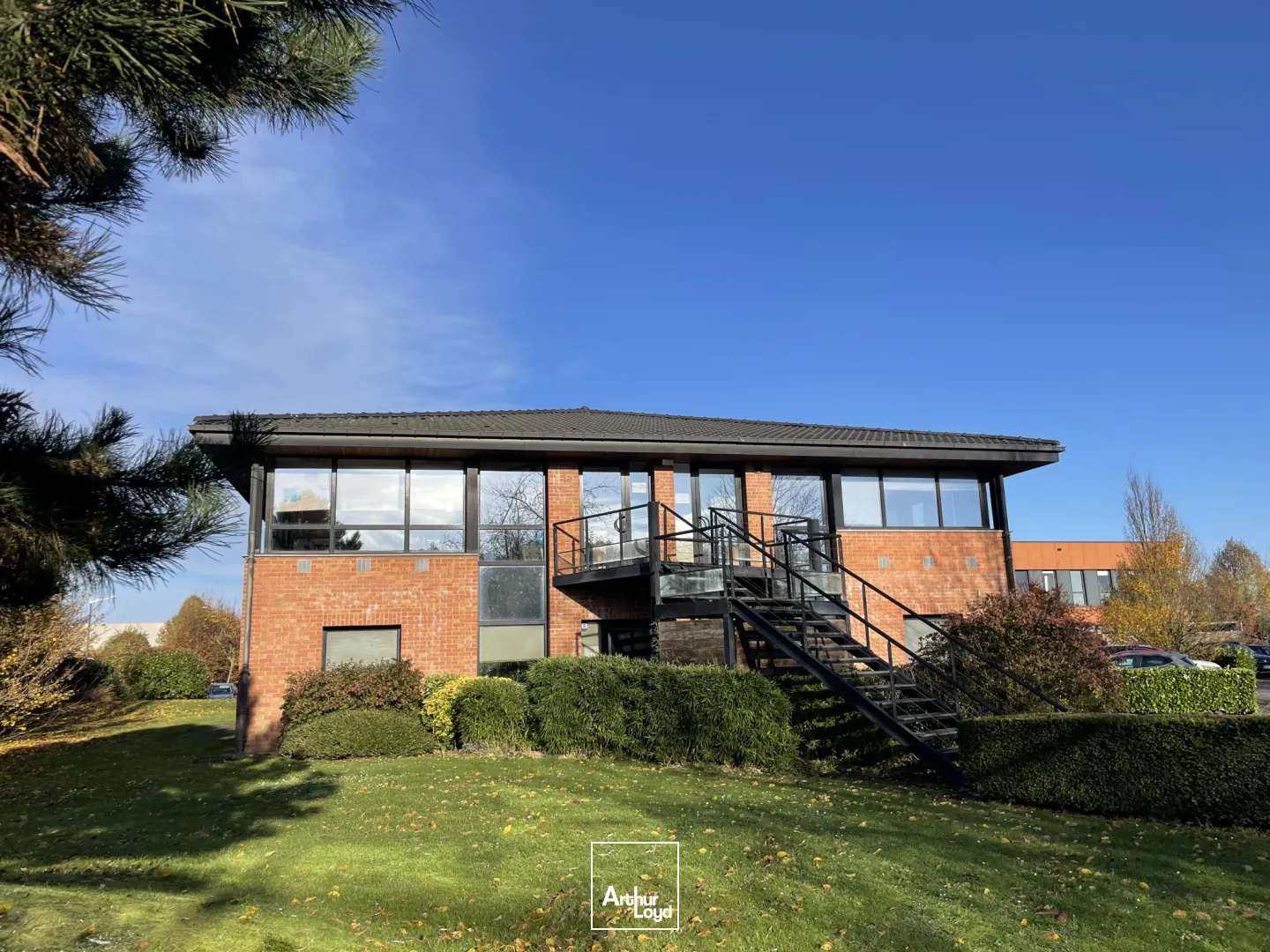 Bureaux à louer - Wambrechies - Rocade Nord-Ouest - Situé dans un environnement verdoyant et agréable, nous vous proposons à la location une belle surface de bureaux avec de très bonn...
