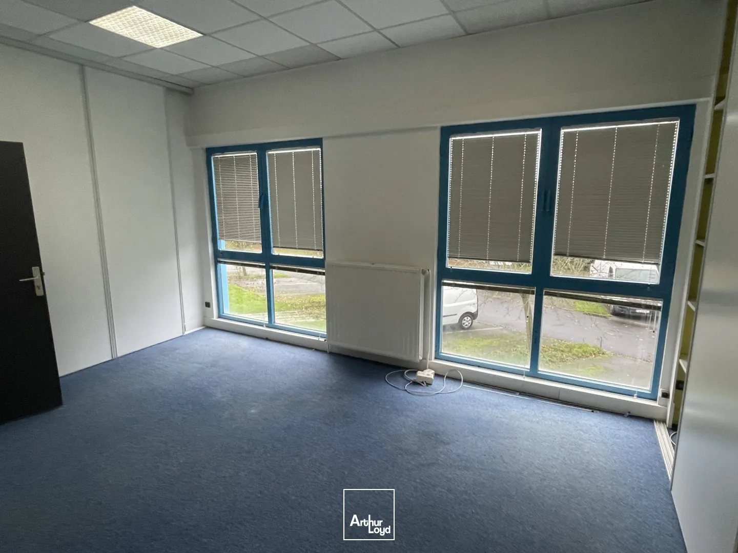 Bureaux de 360 m2 à louer à Templemars