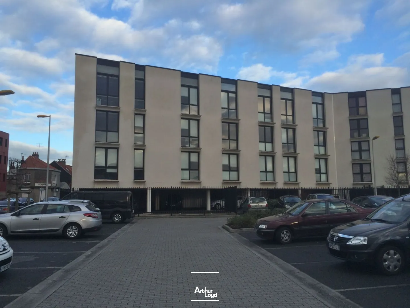 À VENDRE - ENSEMBLE IMMOBILIER TERTIAIRE - CENTRE-VILLE DE CALAIS