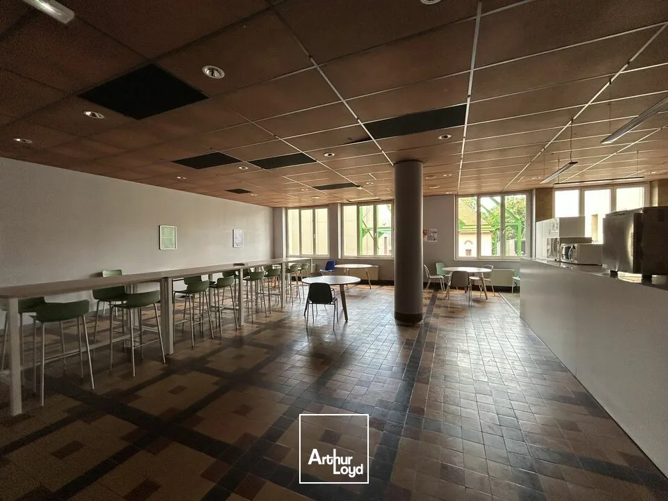 BUREAUX à LOUER de 1623 m²