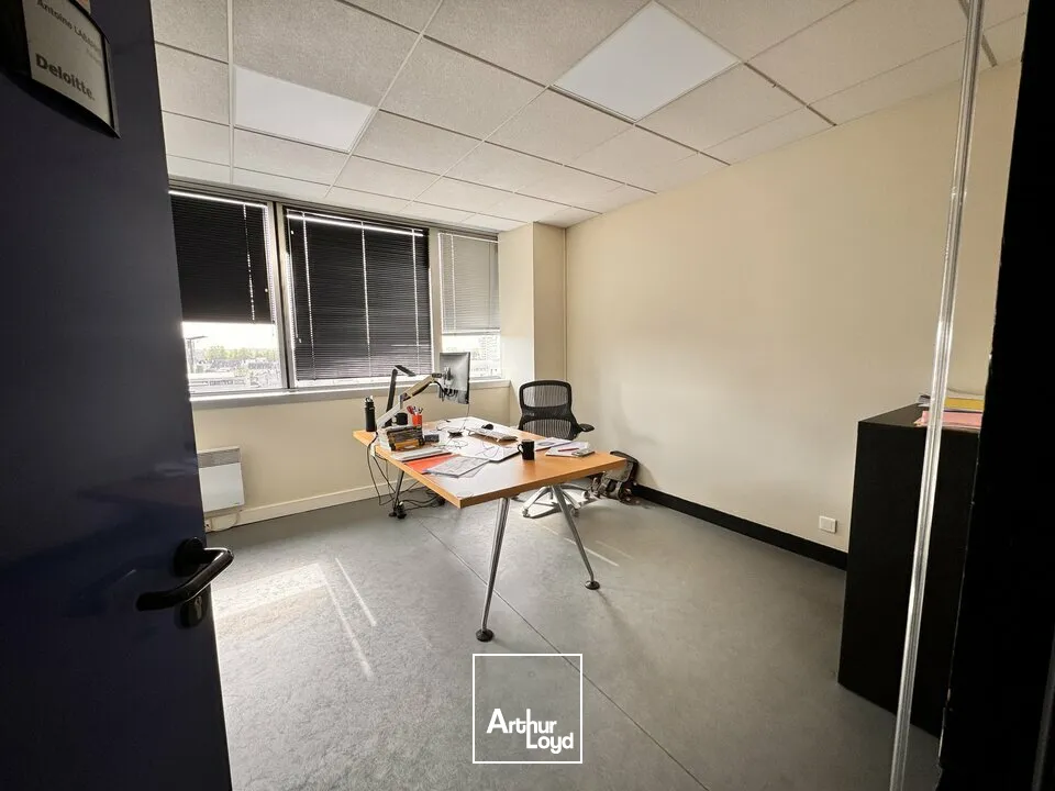 TOURS CENTRE QUARTIER GARE - A VENDRE BUREAUX 1 161 M² - 30 PARKINGS - INVESTISSEMENT