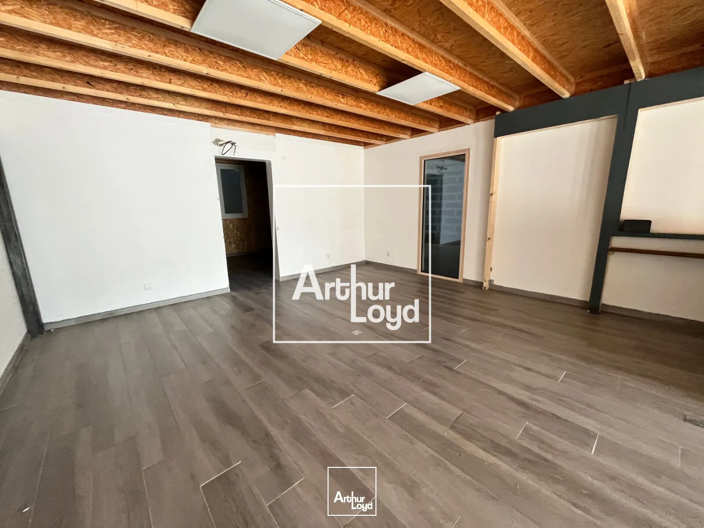 Local disponible en façade RN 113 - Forte visibilité - NIMES OUEST