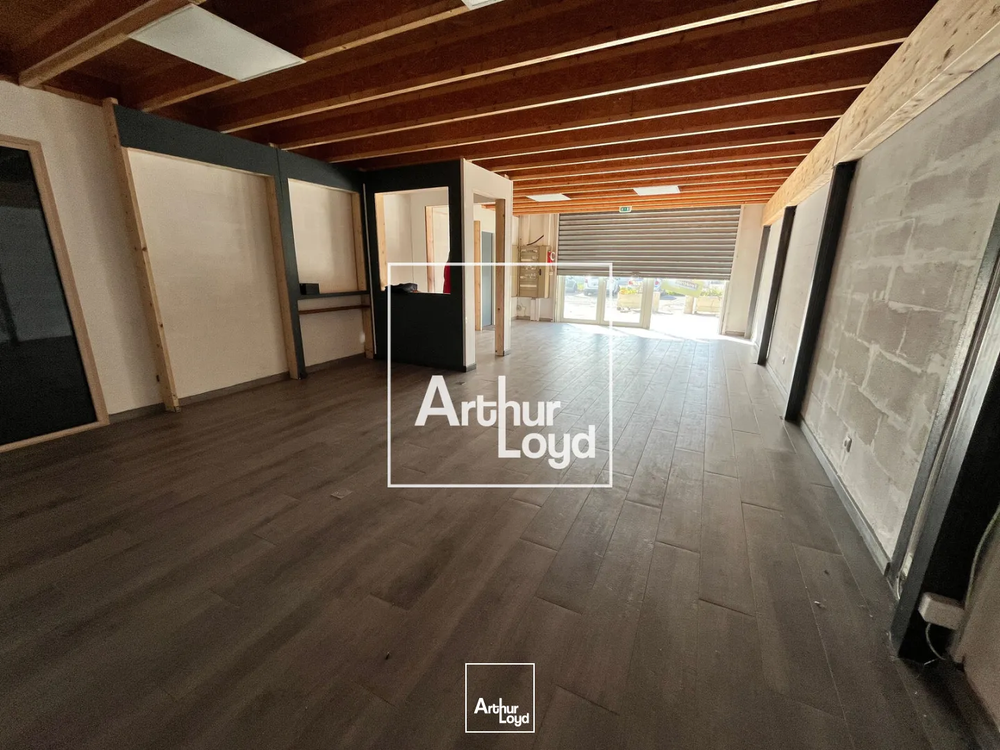 Local disponible en façade RN 113 - Forte visibilité - NIMES OUEST