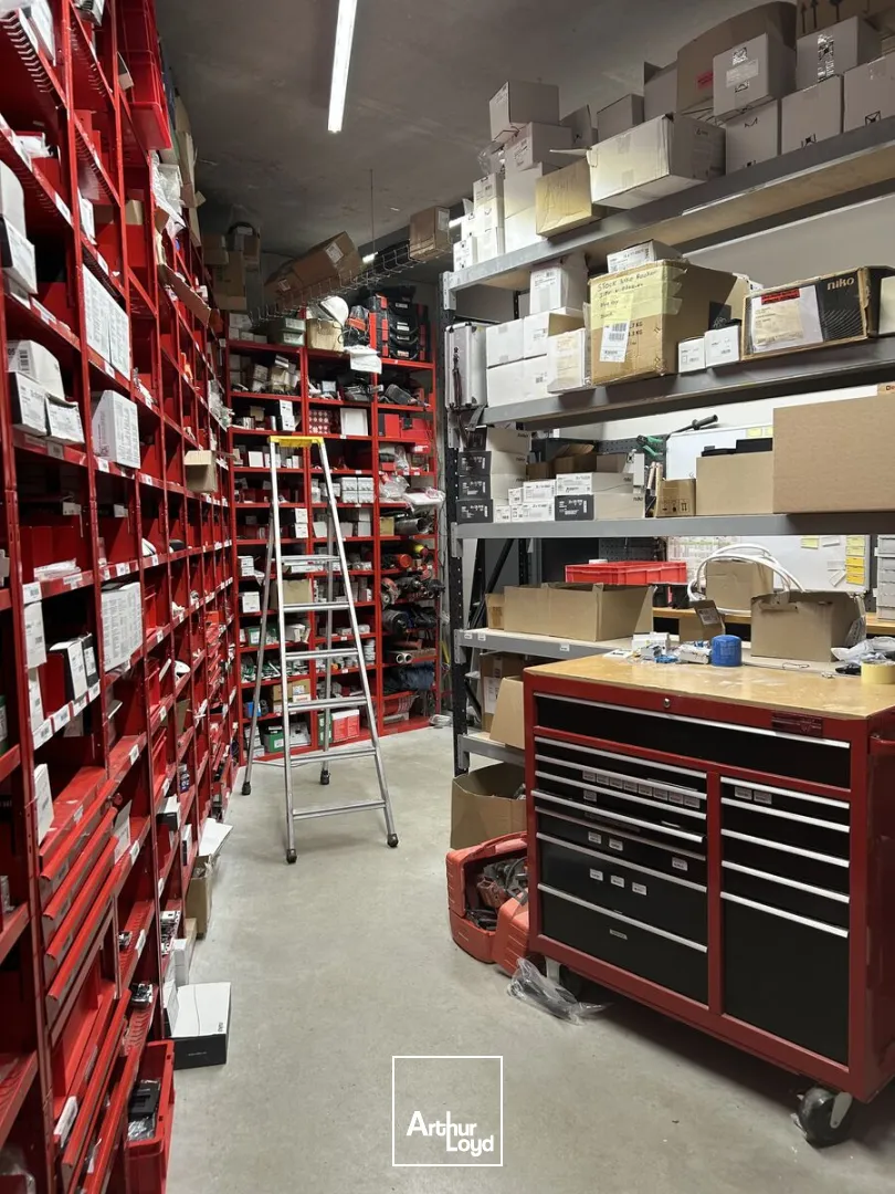 A Nantes, bâtiment d'activité à louer