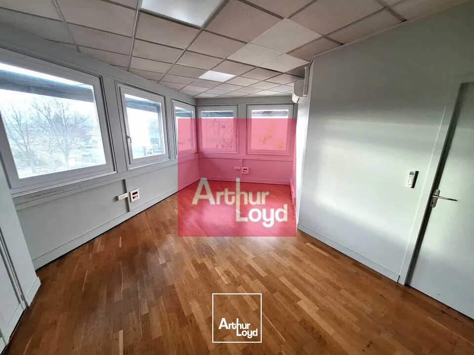 À LOUER  BUREAUX 240 m²  CLERMONT-FERRAND (Zone du Brézet)