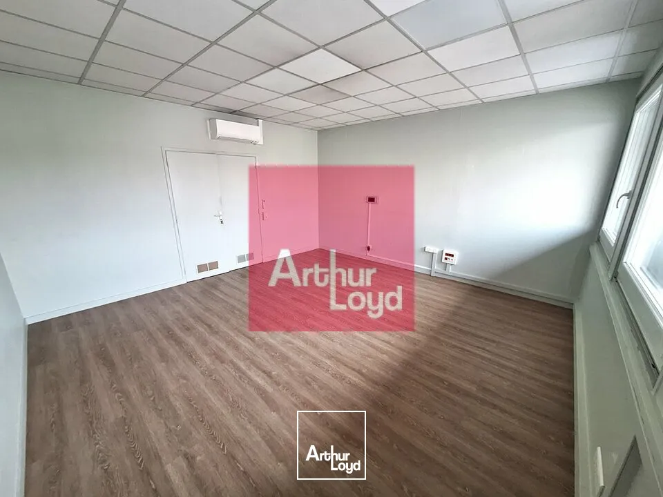 À LOUER  BUREAUX 240 m²  CLERMONT-FERRAND (Zone du Brézet)