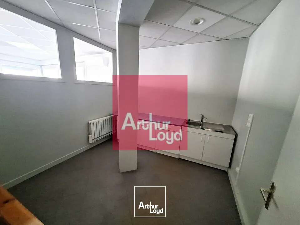 À LOUER  BUREAUX 240 m²  CLERMONT-FERRAND (Zone du Brézet)