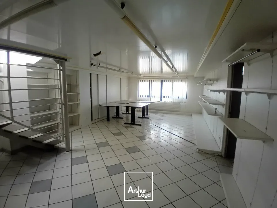 A louer -Local d'activité 1 385 m²