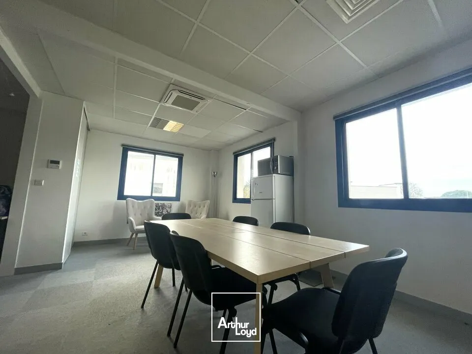 TRES BON ETAT ET LOYER ATTRACTIF A 2 MINUTES DE L'AUTOROUTE A10 - TECHNOPOLE DU FUTUROSCOPE