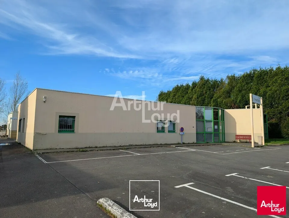 LA CHAPELLE DES FOUGERETZ - LOCAL D'ACTIVITE A LOUER AVEC GRANDE SURFACE DE BUREAUX - 900 M²