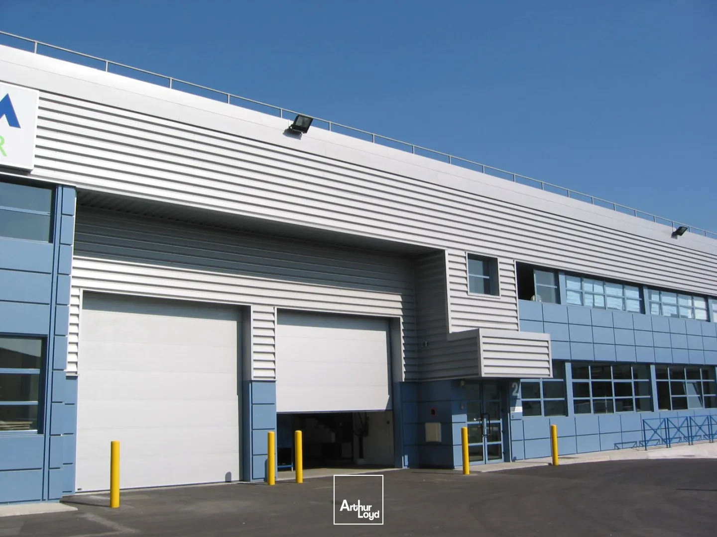 Complexe d'activités URBAPARC - 4 519 m² divisibles à louer - Gateway Paris Nord - Autoroute A86 - Métro