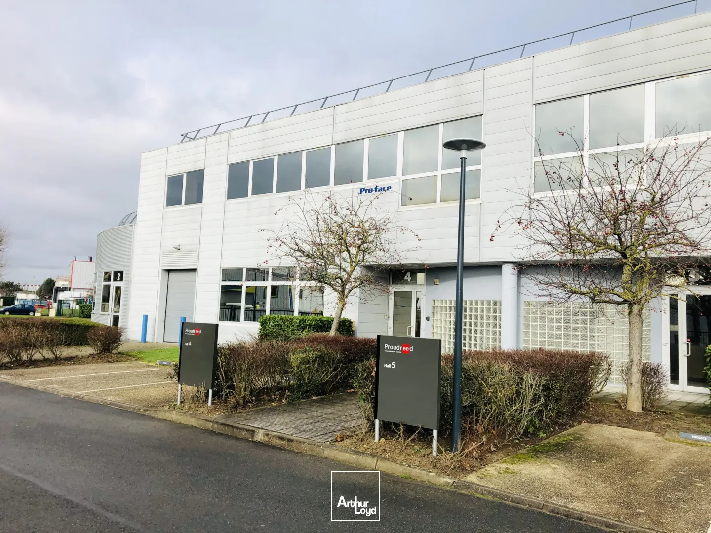 A louer bureaux à partir de 306 m² divisibles à partir de 117 m² - Mitry Mory, A1, Francilienne, RER B