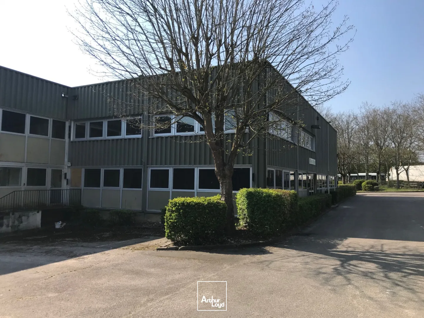 BELLE SURFACE D'ENTREPOT A LOUER