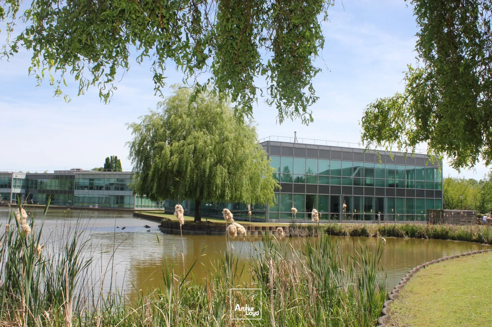 Plus qu'un lieu, une opportunité : 2214 m² de bureaux indépendants à louer à Paris Nord 2 Roissy 