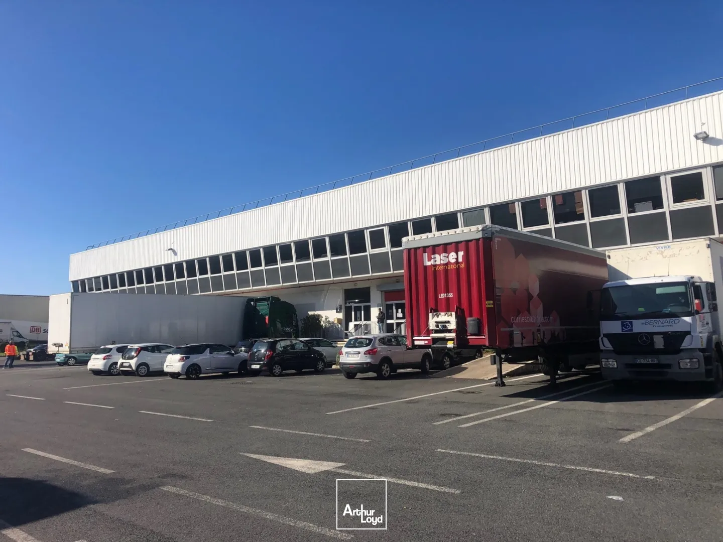 Rare : Entrepôt 1 352 m² avec bureaux - accès A1/A104/RER D - proximité Roissy CDG - ICPE 1510 - location en bail commercial