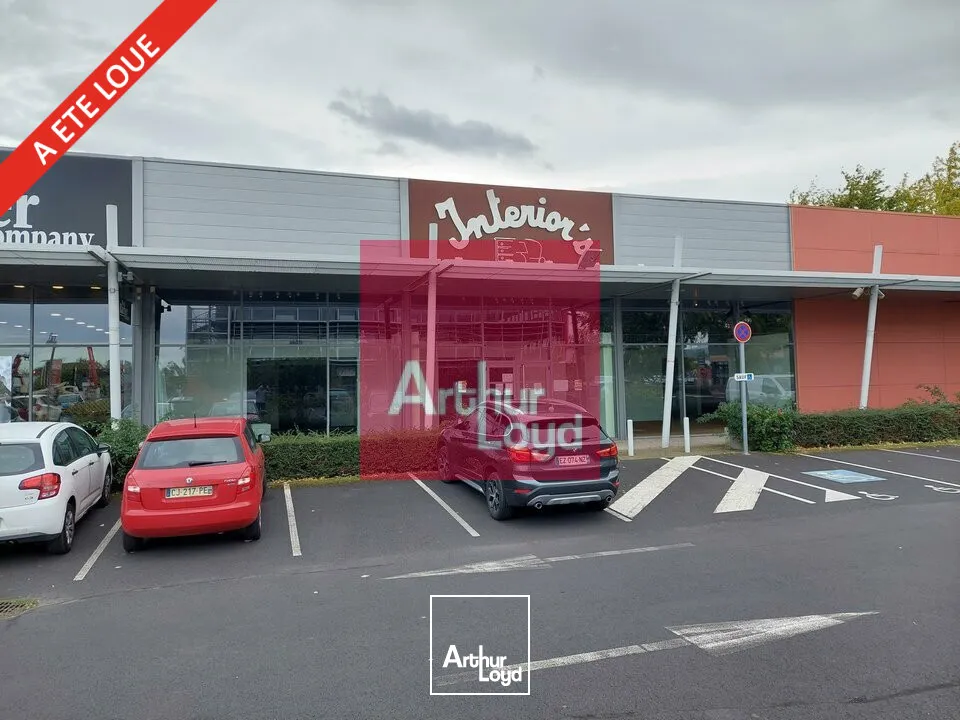 AUBIERE A LOUER LOCAL COMMERCIAL 678 M² - DIVISE : 374 M²