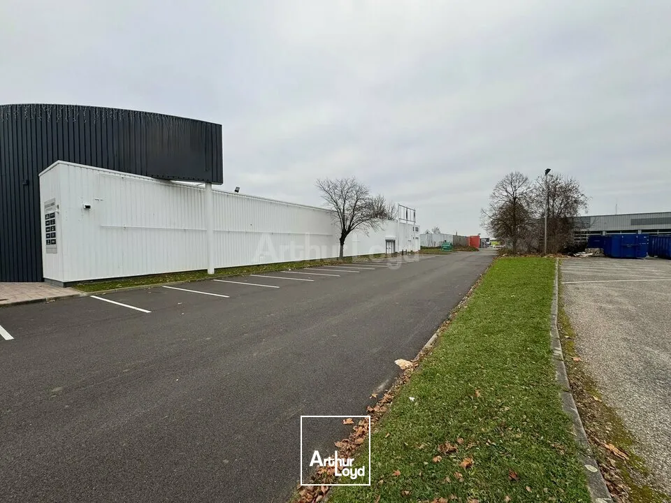 LOCAL COMMERCIAL à LOUER de 1410 m²