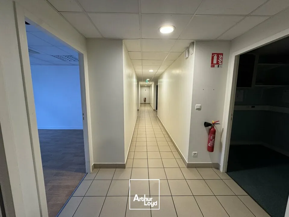 JOUE-LES-TOURS BUREAUX A VENDRE 191 M² 6 PARKINGS