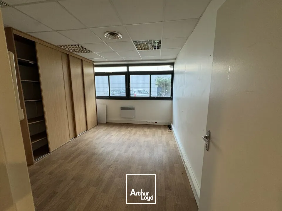 JOUE-LES-TOURS BUREAUX A VENDRE 191 M² 6 PARKINGS