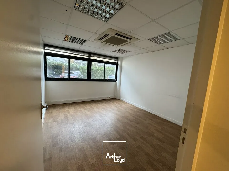 JOUE-LES-TOURS BUREAUX A VENDRE 191 M² 6 PARKINGS